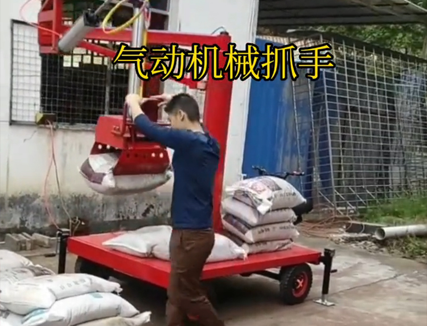 贵定县机械抓手那里有农用随车抓助力机械臂机械抓手贵定县酒糟抓斗详细视频青储搬运机